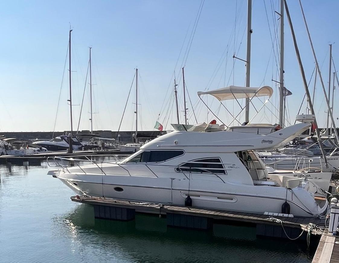 Payva & Branco Boats Iate Privado Em Cascais Hotel Buitenkant foto